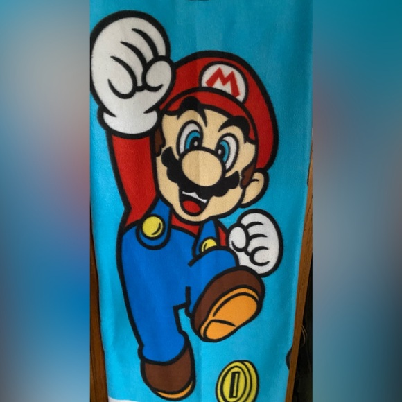 Super Mario Fleece Blanket - Picture 3 of 7